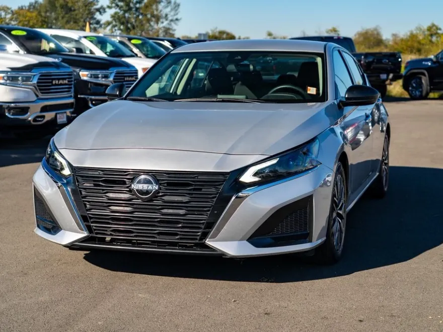 2024 Nissan Altima 2.5 SV photo 1