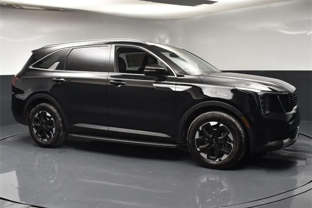 2025 Kia Sorento S photo 1