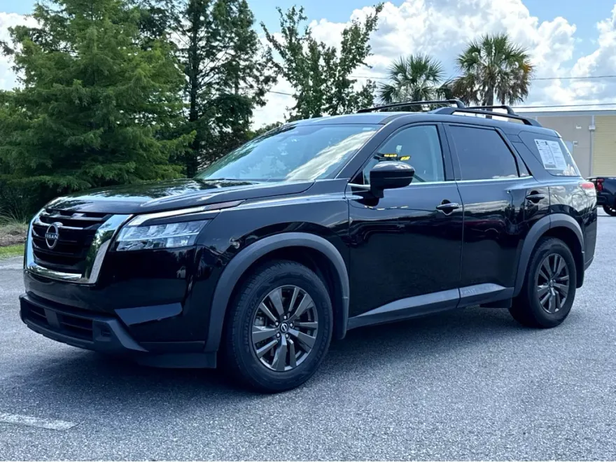 2022 Nissan Pathfinder SV photo 1