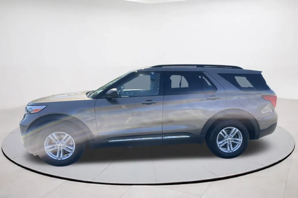 2021 Ford Explorer XLT photo 1
