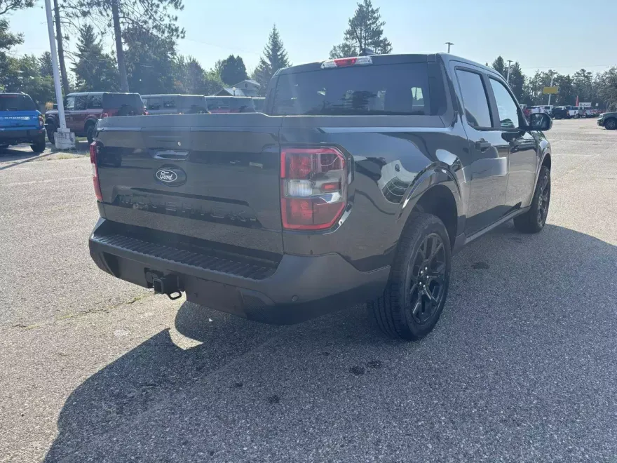 2025 Ford Maverick XLT photo 1