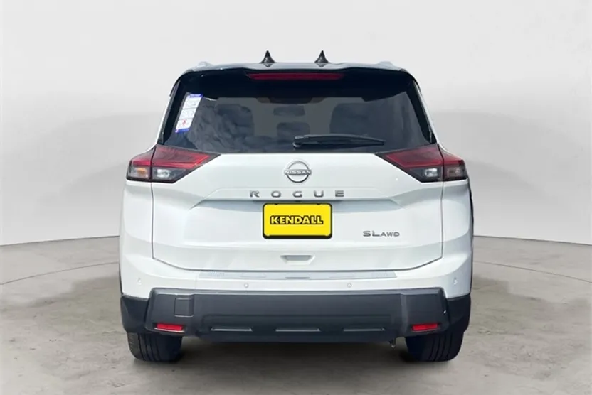 2025 Nissan Rogue SL photo 1