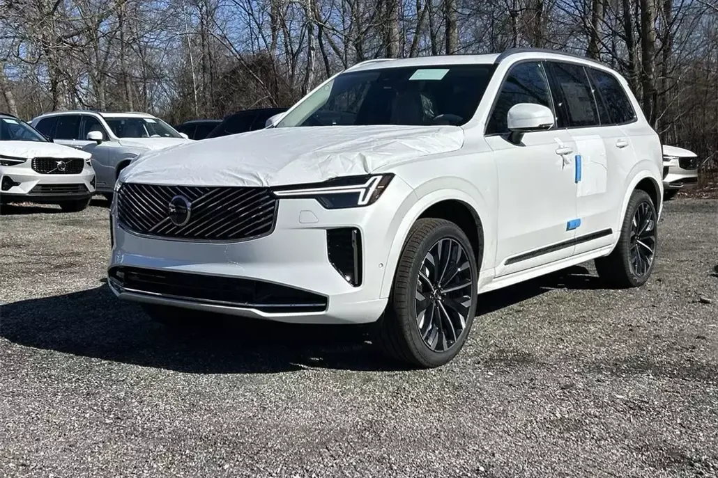2025 Volvo XC90 Plus photo 1