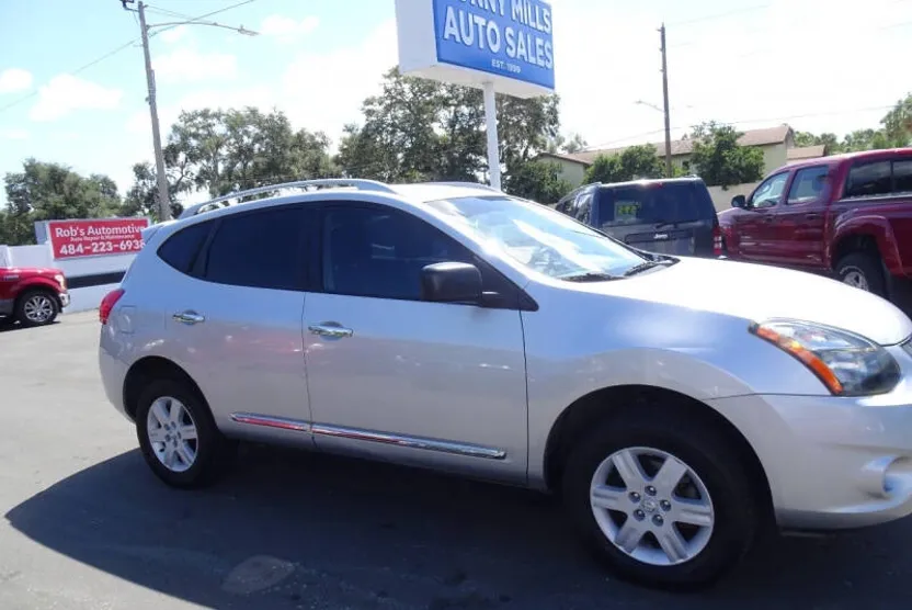 2015 Nissan Rogue Select S photo 1