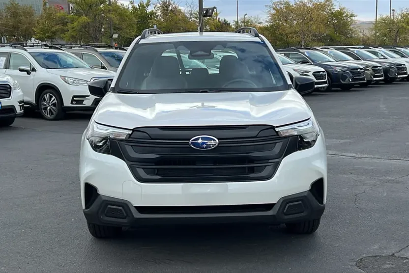 2025 Subaru Forester Base photo 1