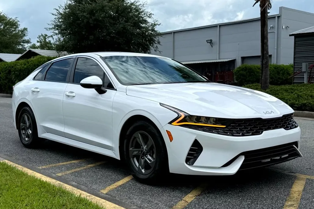 2023 Kia K5 LXS photo 1