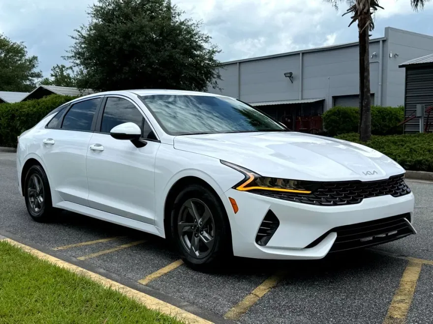 2023 Kia K5 LXS photo 1