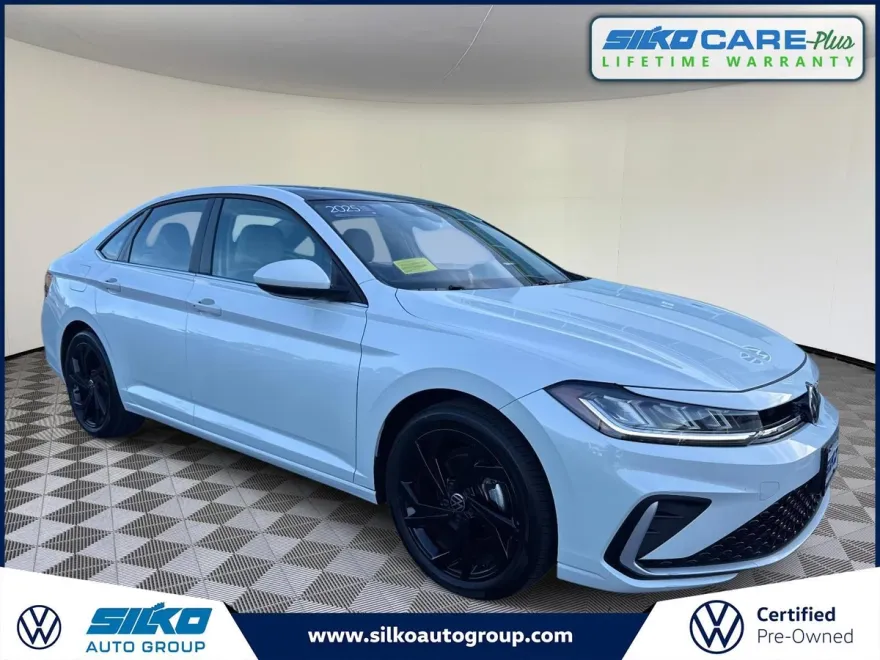 2025 Volkswagen Jetta SE photo 1