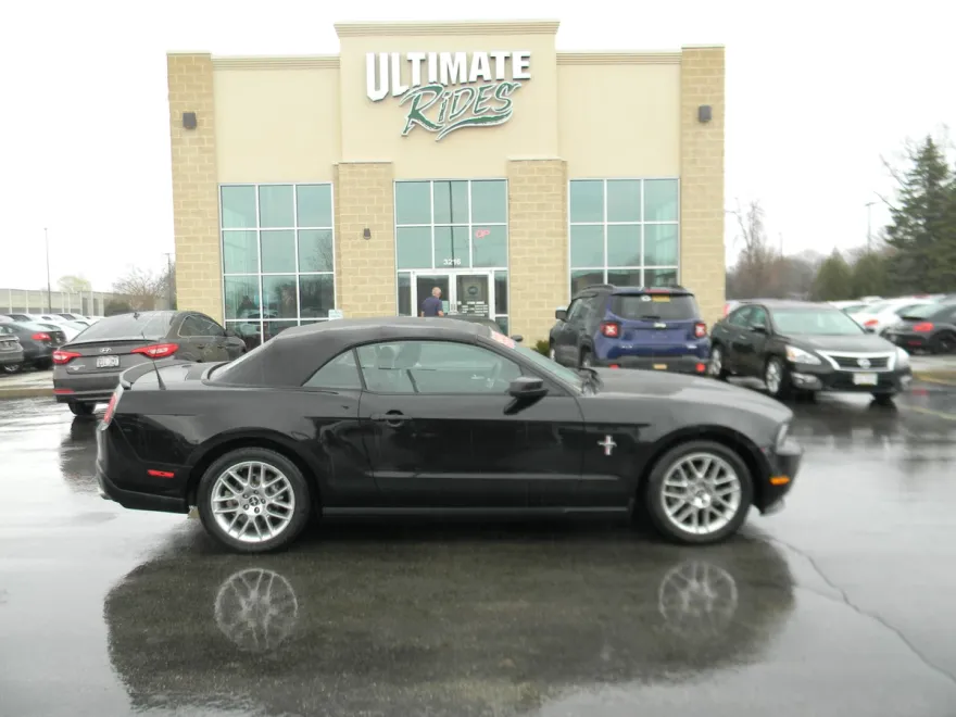 2012 Ford Mustang V6 Convertible photo 1