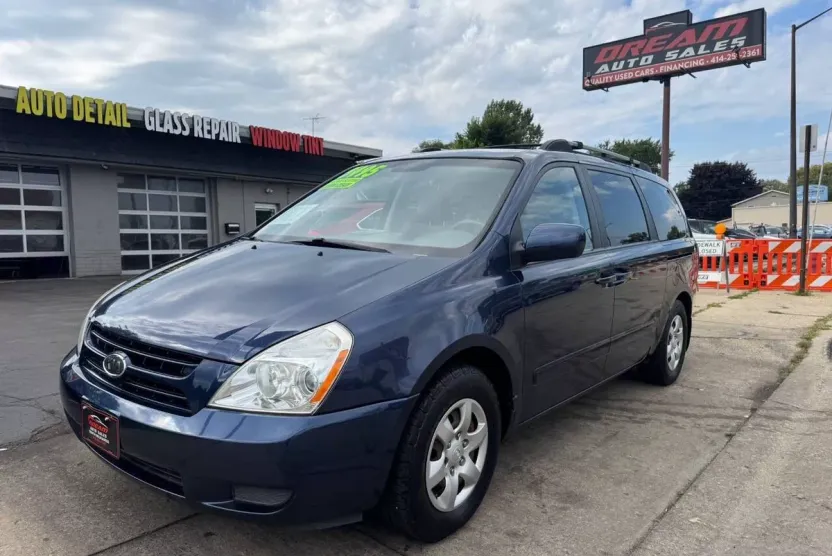 2008 Kia Sedona LX photo 1