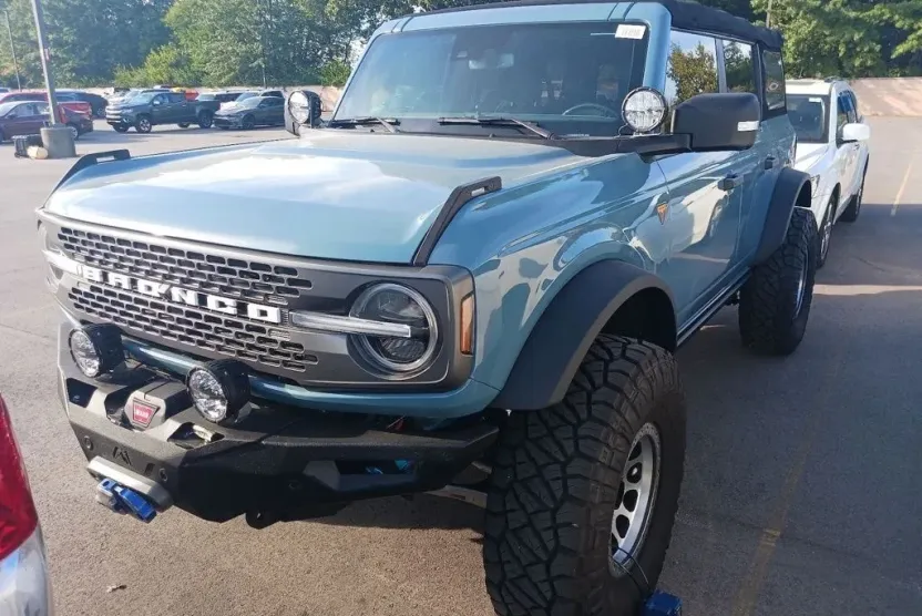 2022 Ford Bronco Badlands photo 1