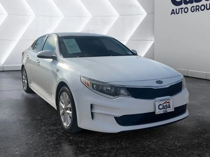 2018 Kia Optima LX photo 1
