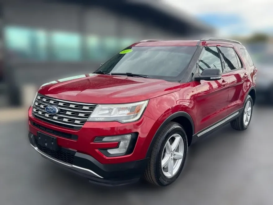 2017 Ford Explorer XLT photo 1