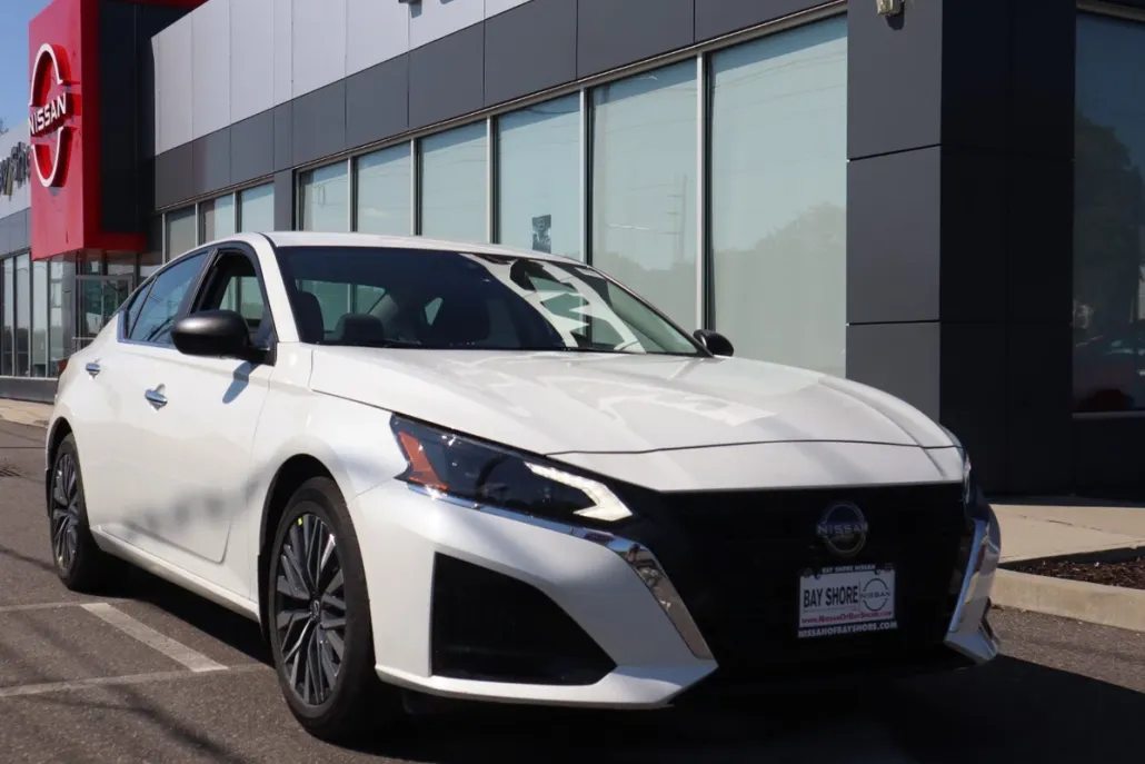 2025 Nissan Altima SV photo 1