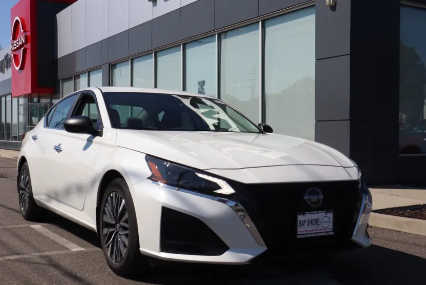 2025 Nissan Altima SV photo 1