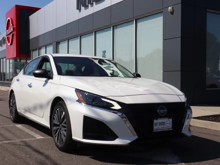 2025 Nissan Altima SV photo 1