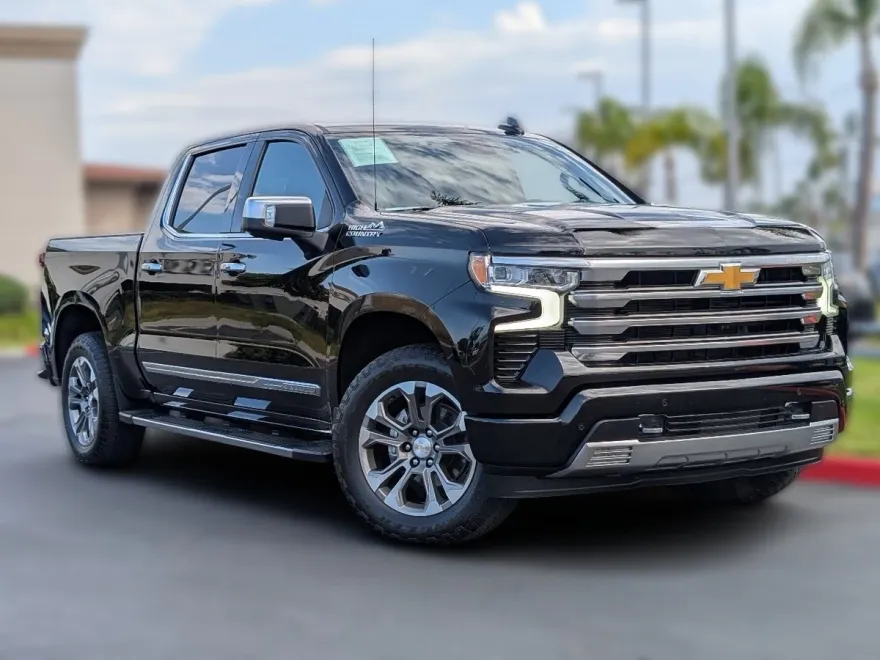 2024 Chevrolet Silverado 1500 High Country photo 1
