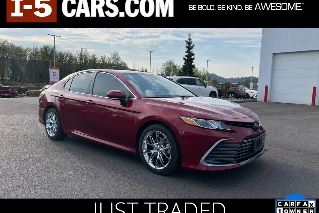 2022 Toyota Camry LE photo 1