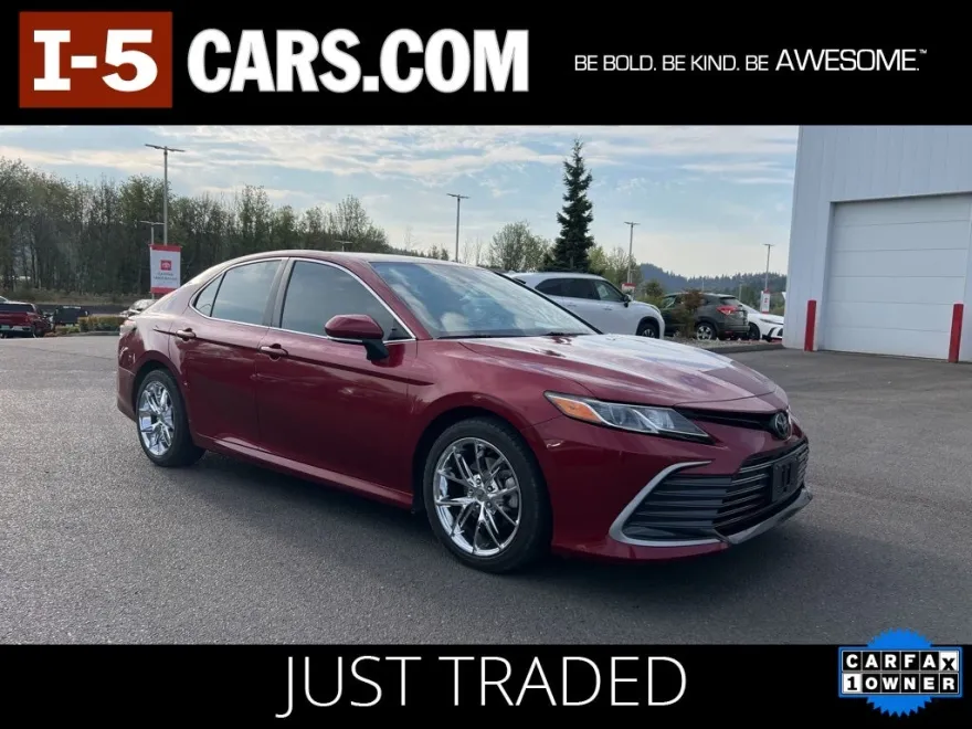 2022 Toyota Camry LE photo 1
