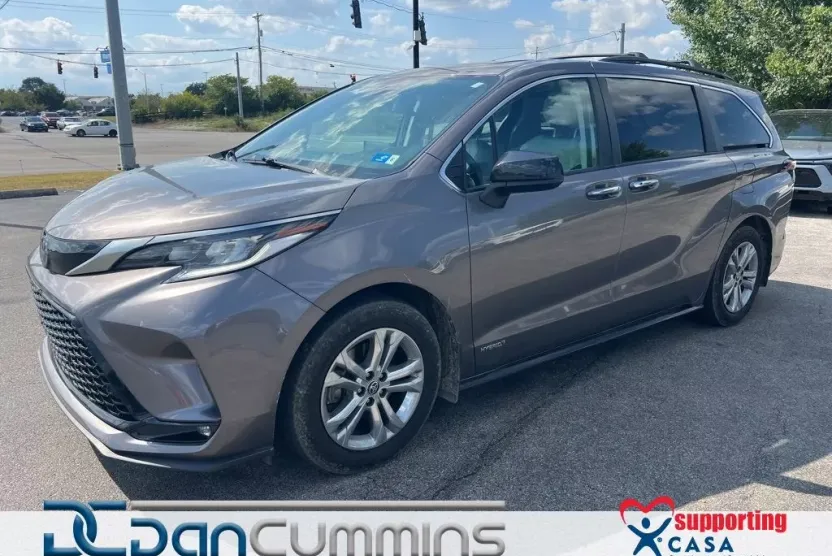 2021 Toyota Sienna XSE photo 1