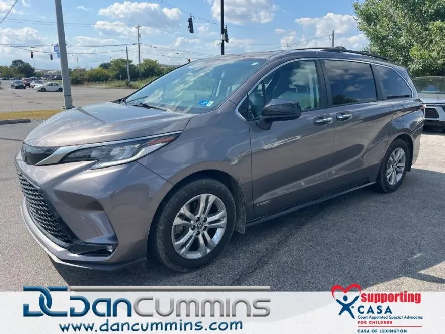 2021 Toyota Sienna XSE photo 1