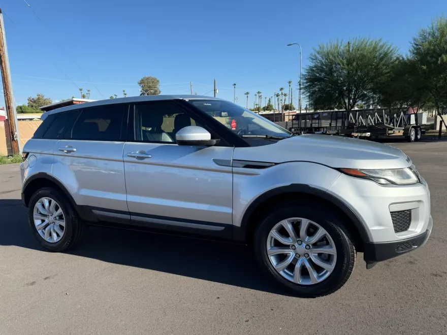 2016 Land Rover Range Rover Evoque SE photo 1