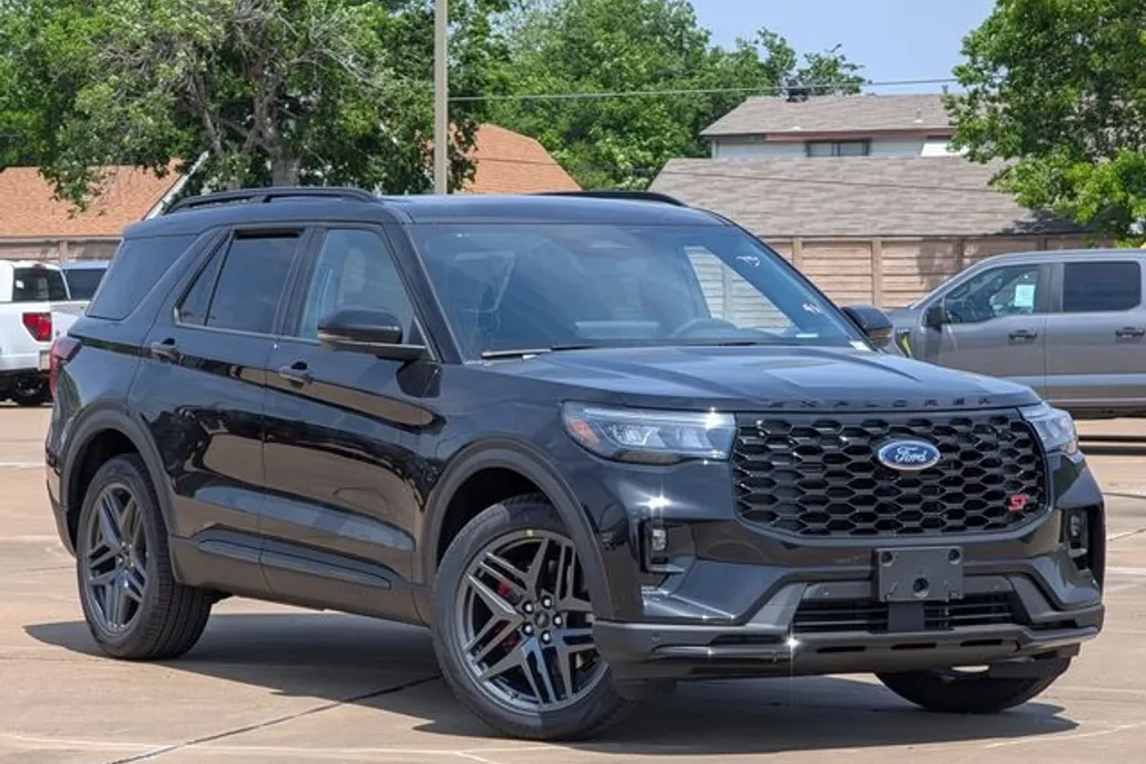 2025 Ford Explorer ST photo 1