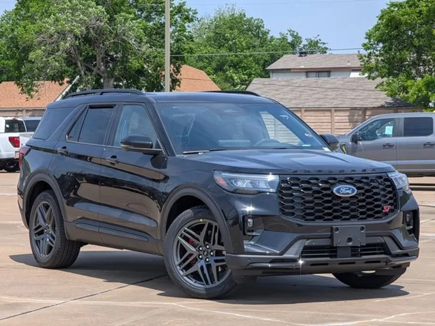 2025 Ford Explorer ST photo 1