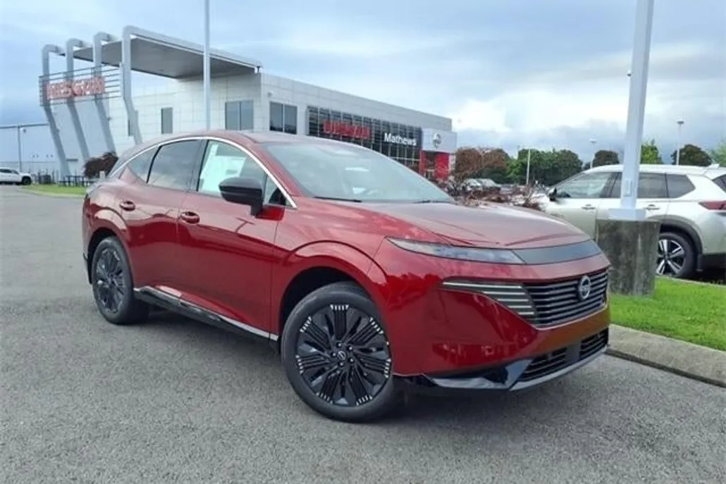 2025 Nissan Murano Platinum photo 1