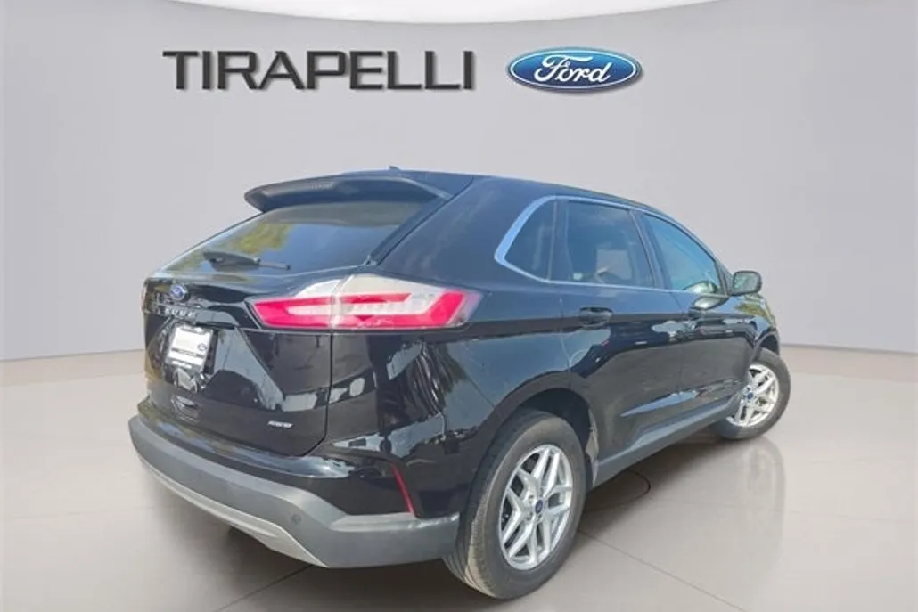 2022 Ford Edge SEL photo 1