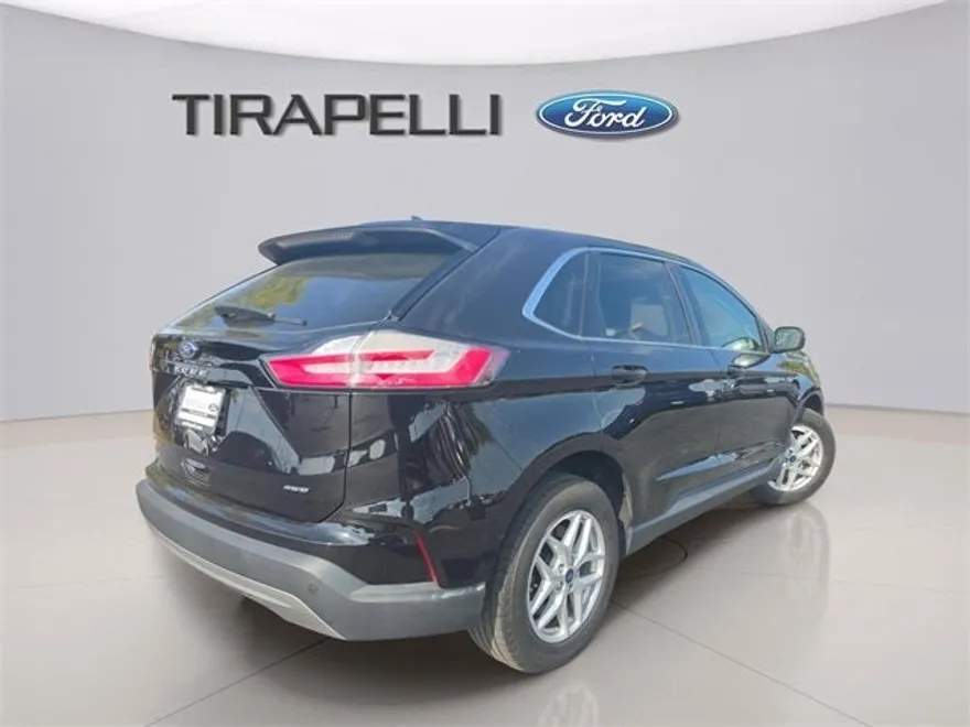 2022 Ford Edge SEL photo 1