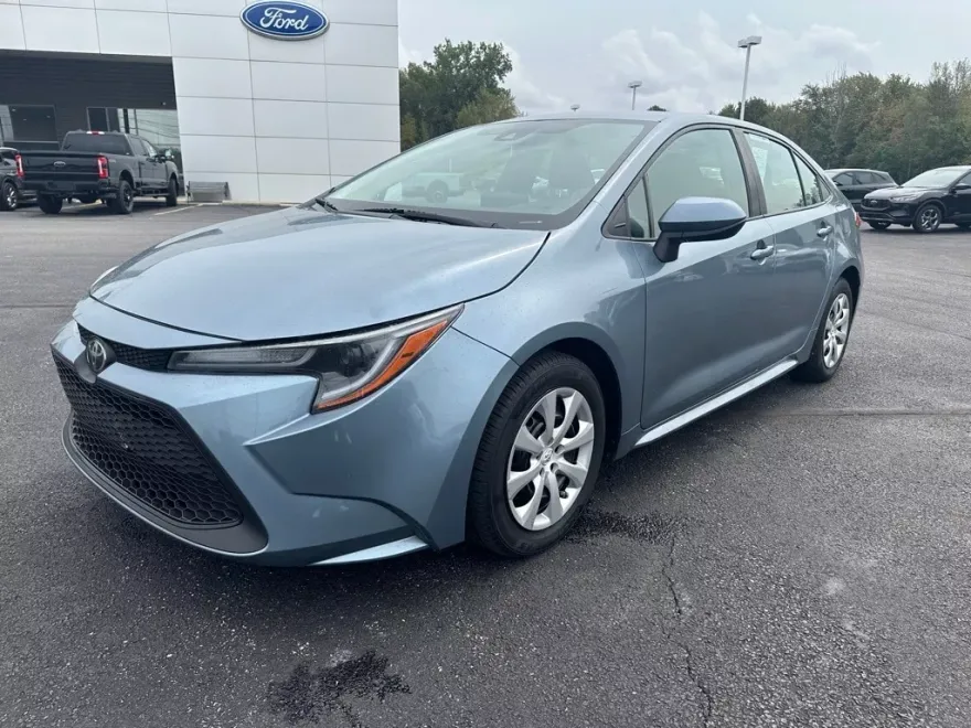 2020 Toyota Corolla LE photo 1