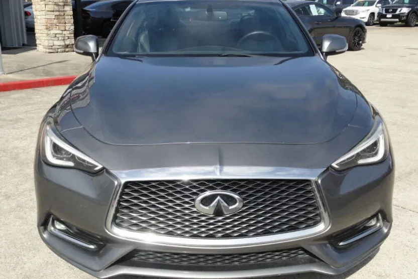 2018 Infiniti Q60 2.0t Luxe photo 1