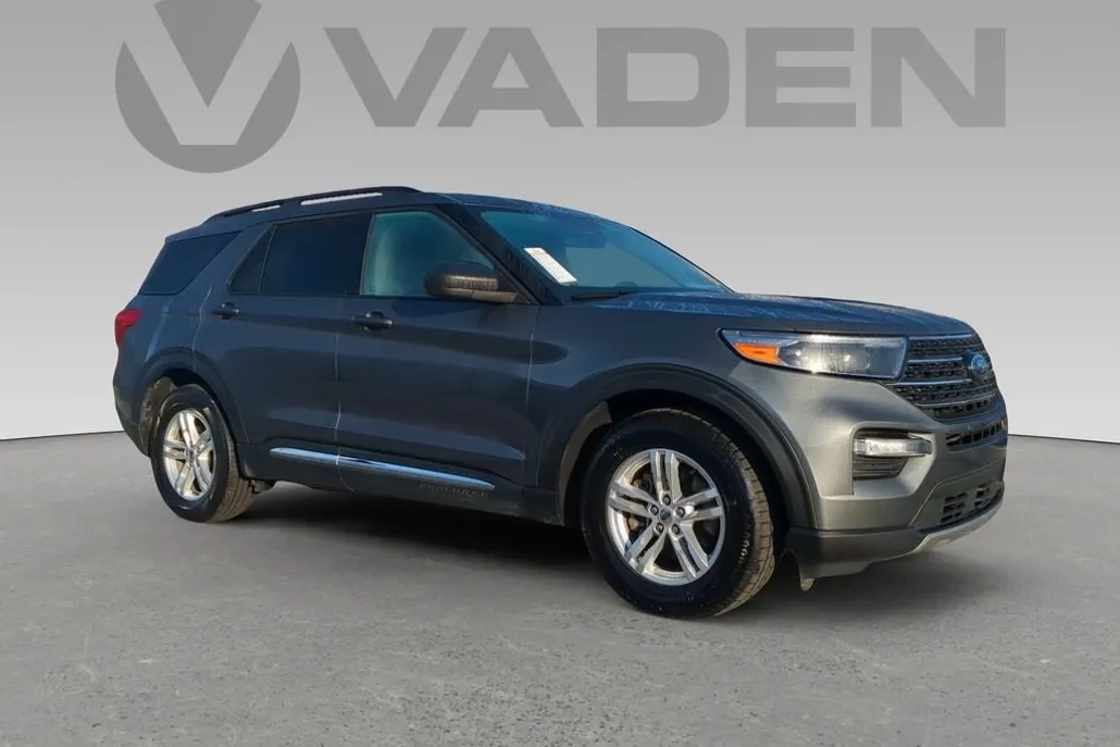 2023 Ford Explorer XLT photo 1
