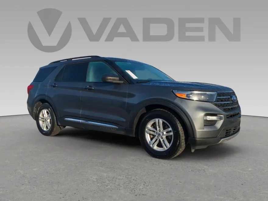 2023 Ford Explorer XLT photo 1