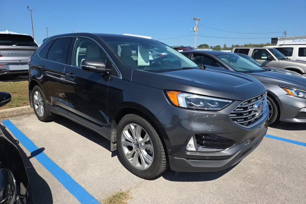 2020 Ford Edge Titanium photo 1