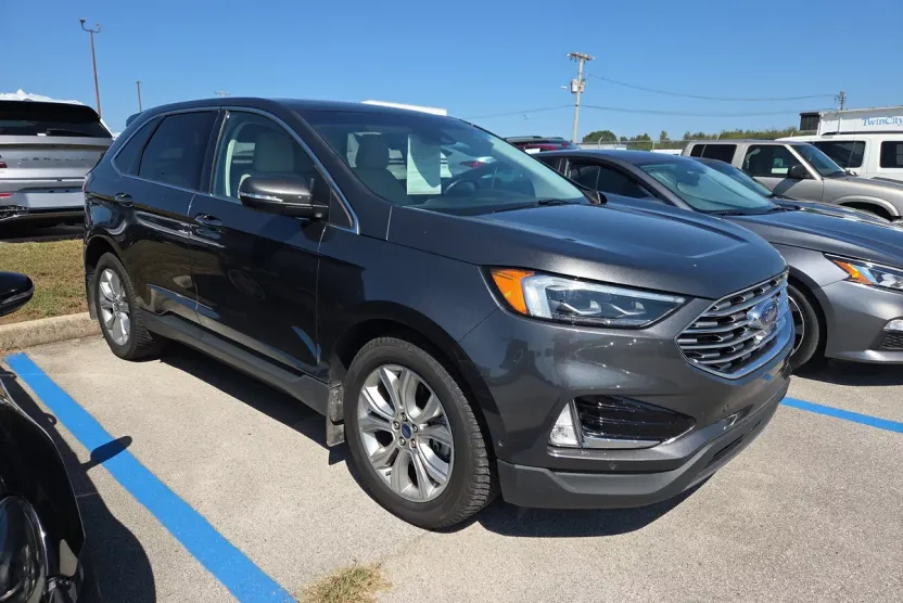 2020 Ford Edge Titanium photo 1