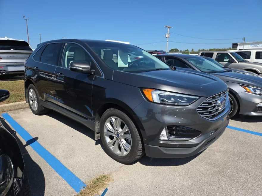 2020 Ford Edge Titanium photo 1