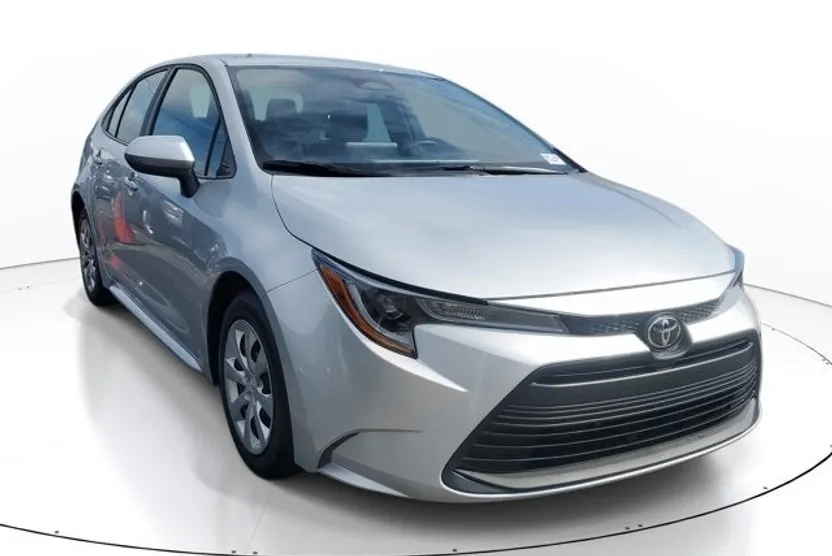 2024 Toyota Corolla LE photo 1