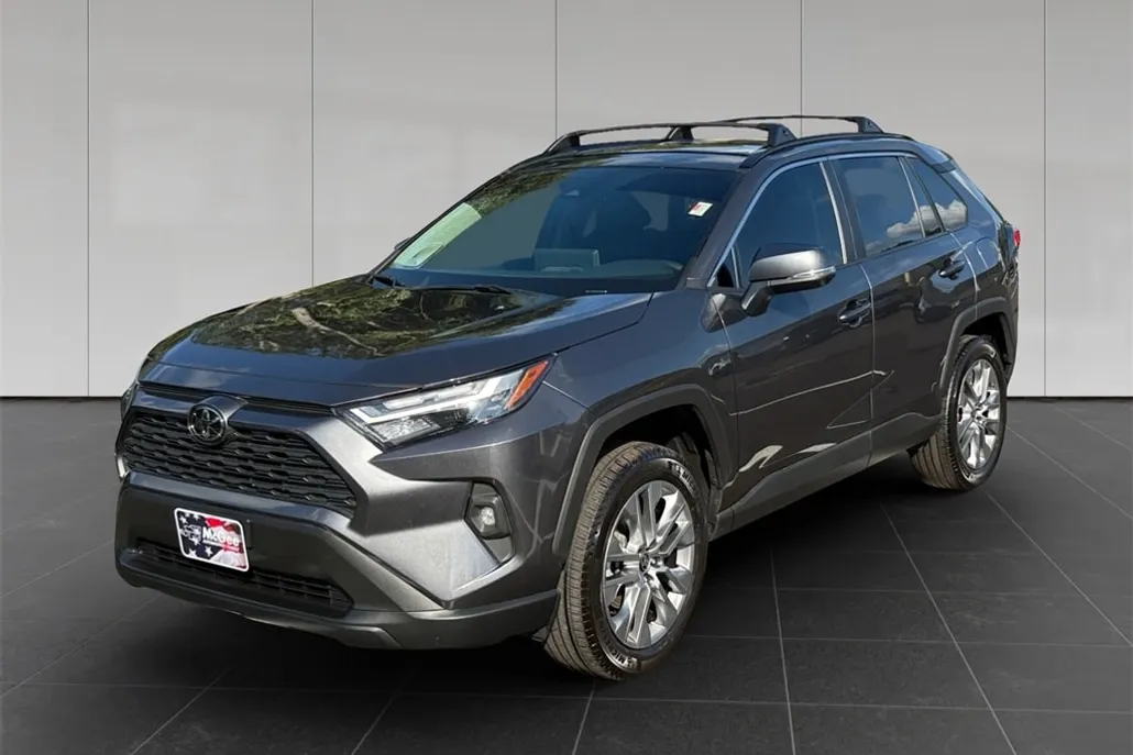 2024 Toyota RAV4 XLE Premium photo 1