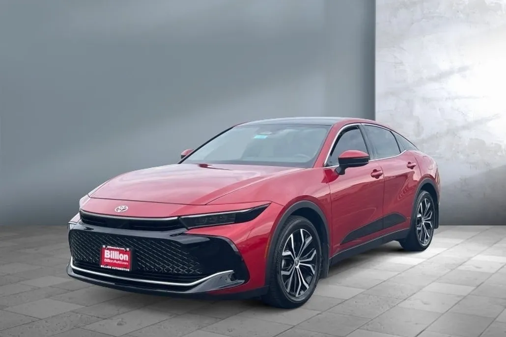 2023 Toyota Crown XLE photo 1