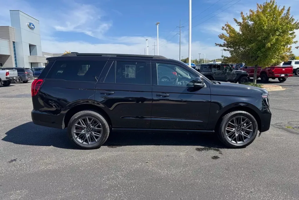 2025 Ford Expedition Platinum photo 1