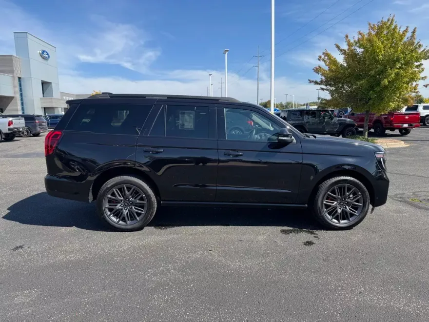2025 Ford Expedition Platinum photo 1