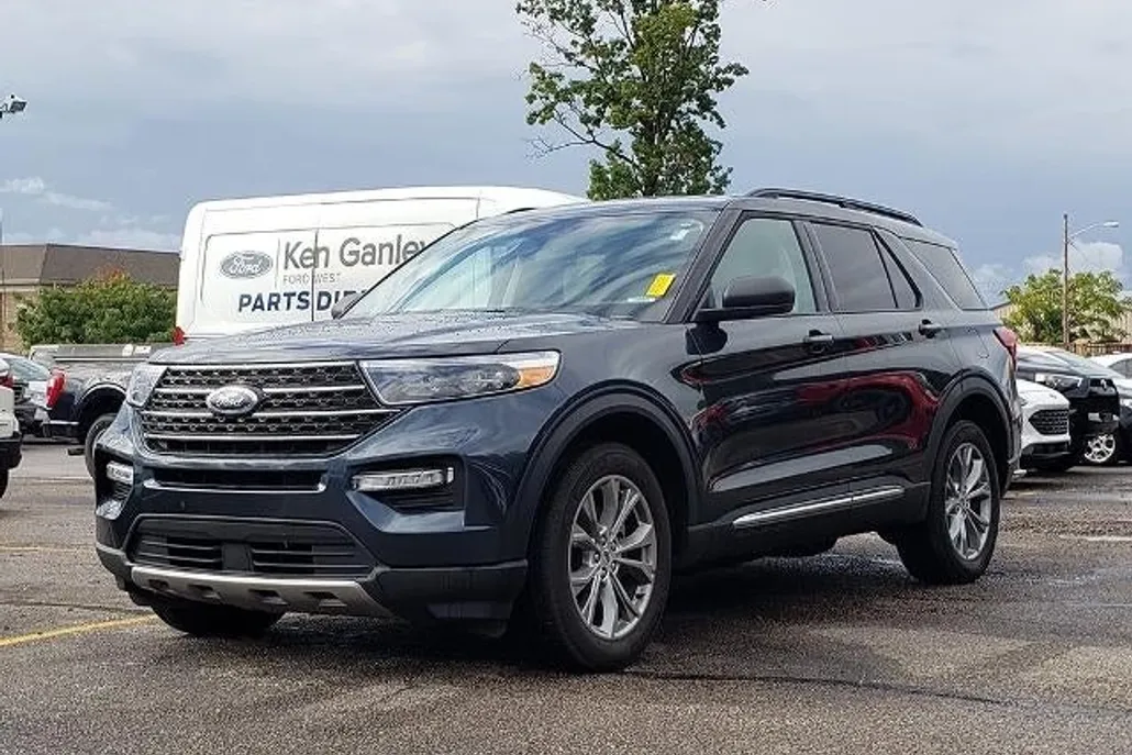 2022 Ford Explorer XLT photo 1