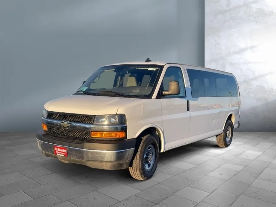 2022 Chevrolet Express Passenger LT photo 1