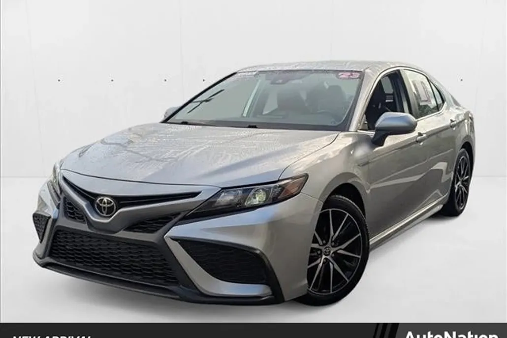2023 Toyota Camry SE photo 1