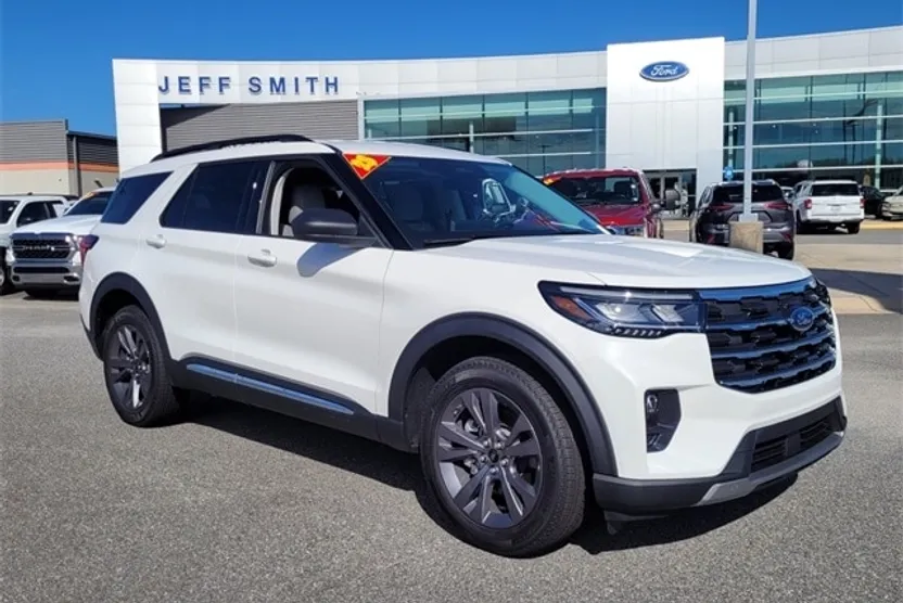 2025 Ford Explorer photo 1
