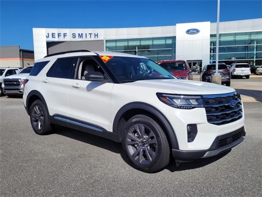 2025 Ford Explorer photo 1