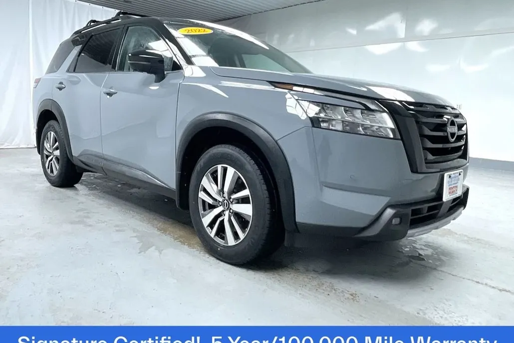 2022 Nissan Pathfinder SL photo 1