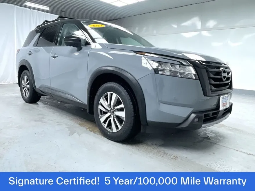 2022 Nissan Pathfinder SL photo 1